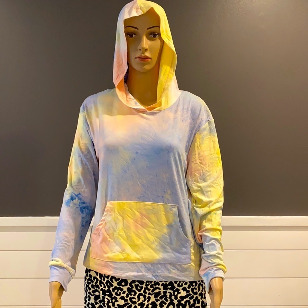 Light weight Long sleeve good size L